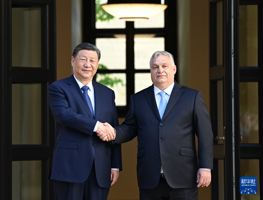 शी चिनफिंग और विक्टर ओर्बन ने चीन-हंगरी संबंधों को एक नए युग के लिए हर मौसम में व्यापक रणनीतिक साझेदारी तक उन्नत करने की घोषणा की